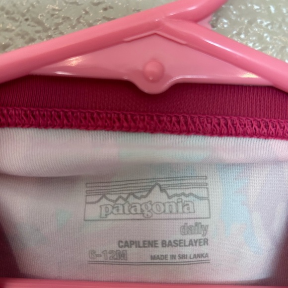Girl’s Patagonia shirt 6-12 month - Picture 2 of 3